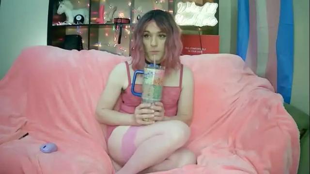 Image 2 of lillyvtrap Stream on Chaturbate on 12 days ago