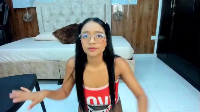 Image 7 of lillyy16 Stream on Chaturbate on 25 days ago