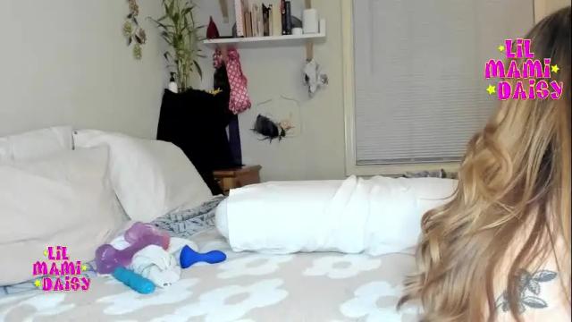 Image 4 of lilmamidaisy Stream on Chaturbate on 17 days ago