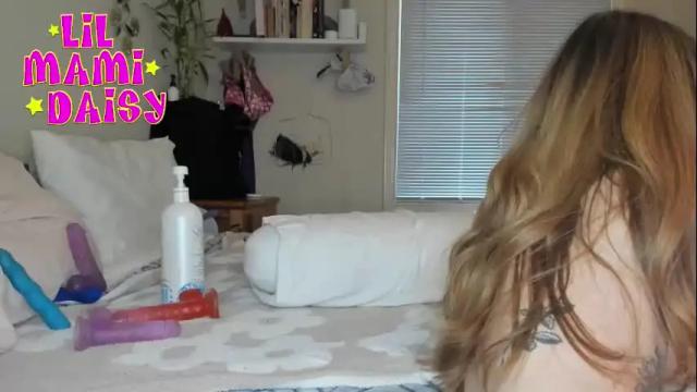 Image 6 of lilmamidaisy Stream on Chaturbate on 13 days ago