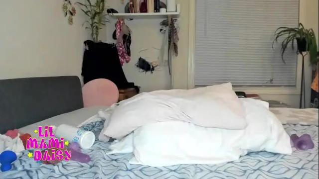 Image 2 of lilmamidaisy Stream on Chaturbate on 3 months ago