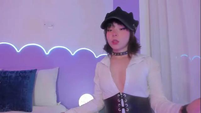 Image 2 of lilou_albrecht Stream on Chaturbate on 1 month ago