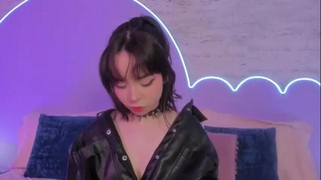 Image 11 of lilou_albrecht Stream on Chaturbate on 29 days ago