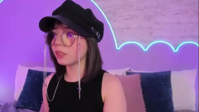 Image 12 of lilou_albrecht Stream on Chaturbate on 17 days ago