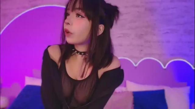 Image 3 of lilou_albrecht Stream on Chaturbate on 5 days ago