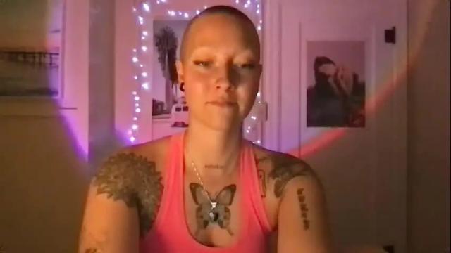 Image 2 of lilpeachykeenn Stream on Chaturbate on 15 months ago