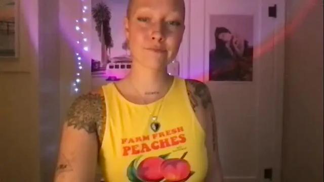 Image 12 of lilpeachykeenn Stream on Chaturbate on 15 months ago
