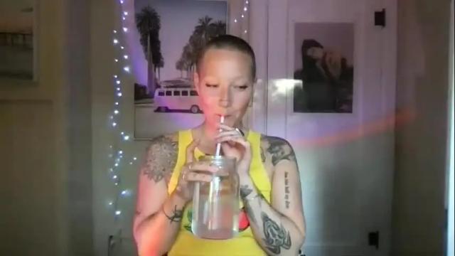 Image 2 of lilpeachykeenn Stream on Chaturbate on 15 months ago