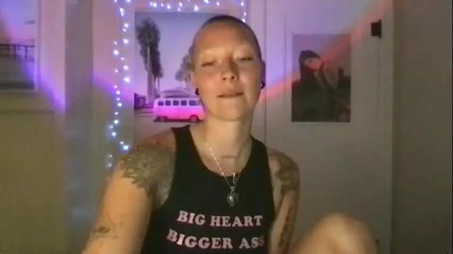 Image 12 of lilpeachykeenn Stream on Chaturbate on 15 months ago