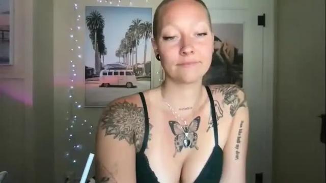 Image 12 of lilpeachykeenn Stream on Chaturbate on 15 months ago