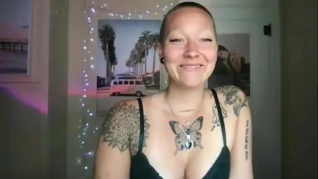 Image 2 of lilpeachykeenn Stream on Chaturbate on 15 months ago