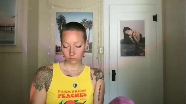 Image 2 of lilpeachykeenn Stream on Chaturbate on 15 months ago