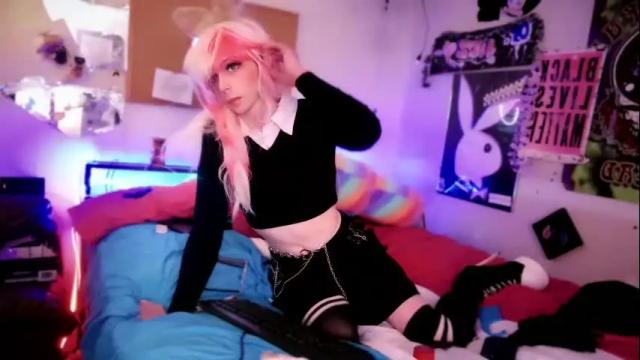 Image 2 of liltrannyslut Stream on Chaturbate on 6 months ago