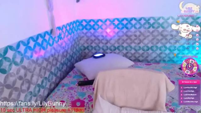 Image 2 of lily_bunny_1 Stream on Chaturbate on 15 months ago