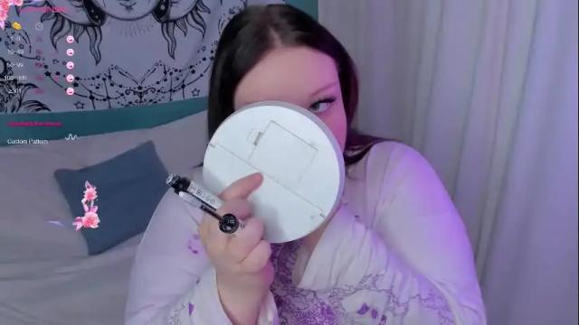 Image 2 of lilybelll Stream on Chaturbate on 3 months ago