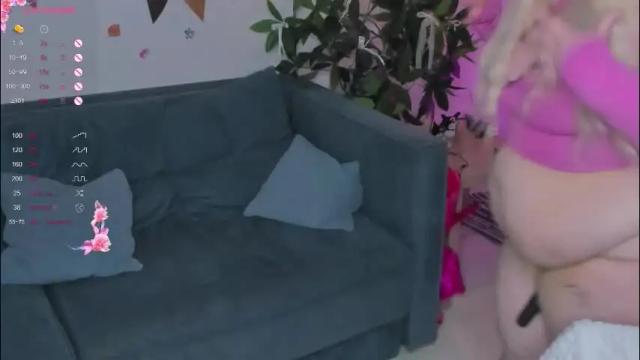 Image 7 of lilybelll Stream on Chaturbate on 1 month ago