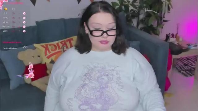Image 3 of lilybelll Stream on Chaturbate on 28 days ago