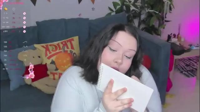 Image 6 of lilybelll Stream on Chaturbate on 28 days ago