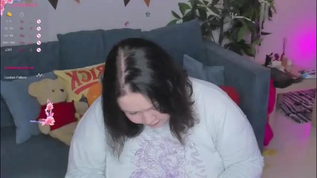 Image 7 of lilybelll Stream on Chaturbate on 28 days ago