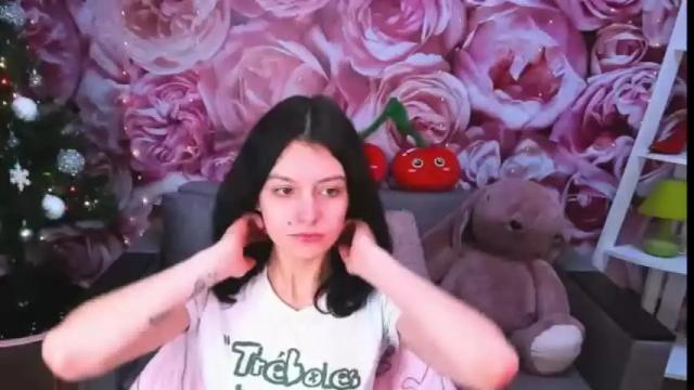 Image 7 of lilycandyc Stream on Chaturbate on 26 months ago