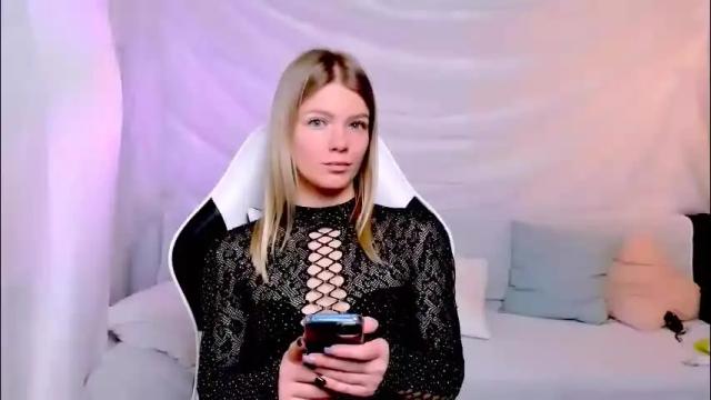 Image 3 of lilydavisss Stream on Chaturbate on 1 month ago