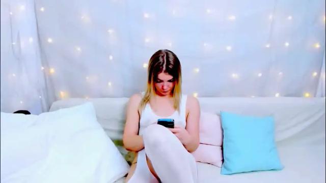 Image 7 of lilydavisss Stream on Chaturbate on 1 month ago