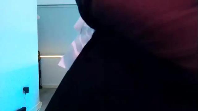Image 2 of lilydunn Stream on Chaturbate on 2 months ago