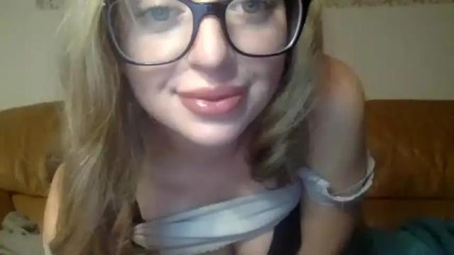Image 11 of lilymae98 Stream on Chaturbate on 20 months ago