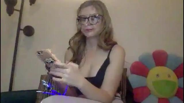 Image 11 of lilymae98 Stream on Chaturbate on 19 months ago