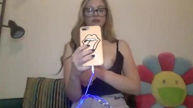 Image 2 of lilymae98 Stream on Chaturbate on 19 months ago