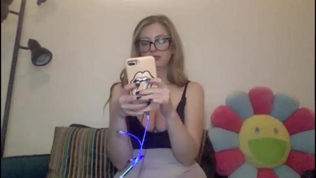 Image 4 of lilymae98 Stream on Chaturbate on 19 months ago