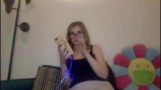 Image 7 of lilymae98 Stream on Chaturbate on 19 months ago