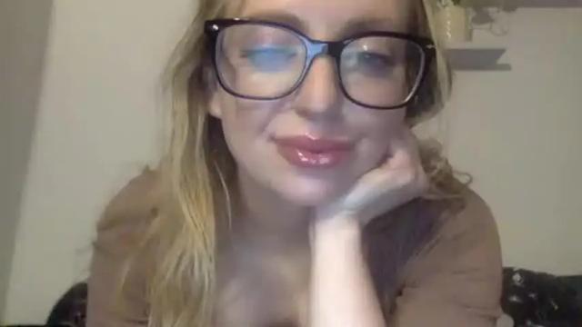 Image 4 of lilymae98 Stream on Chaturbate on 16 months ago