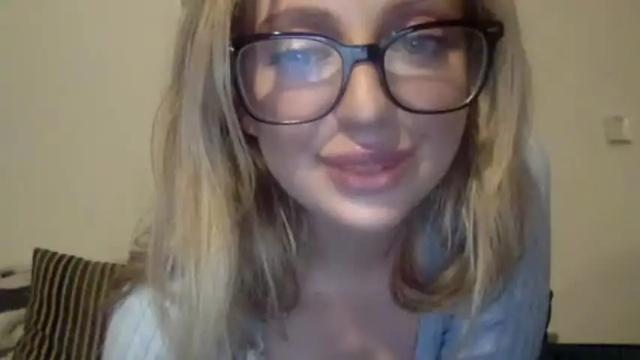 Image 12 of lilymae98 Stream on Chaturbate on 16 months ago