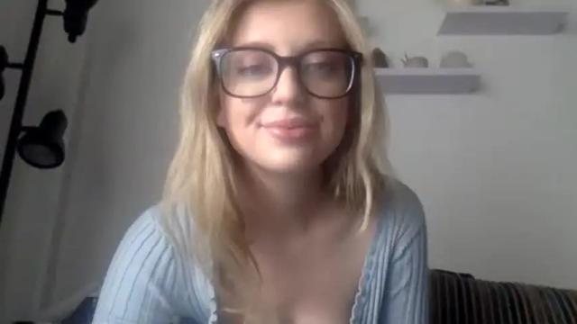 Image 2 of lilymae98 Stream on Chaturbate on 16 months ago