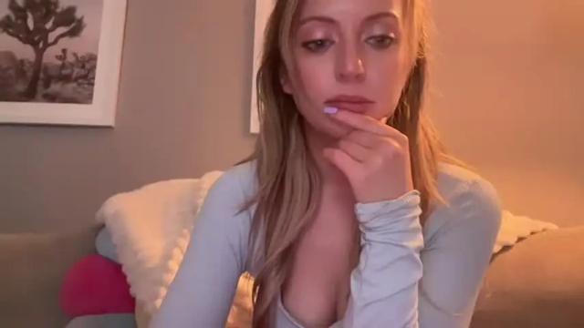 Image 12 of lilymae98 Stream on Chaturbate on 1 month ago