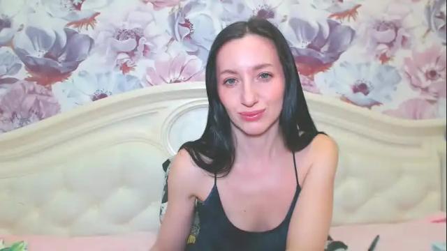 Image 3 of lilymellow Stream on Chaturbate on 13 days ago