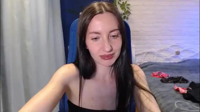Image 2 of lilymellow Stream on Chaturbate on 3 months ago