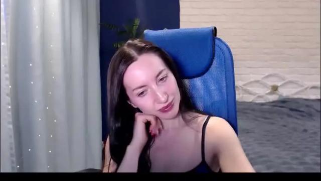 Image 3 of lilymellow Stream on Chaturbate on 13 days ago
