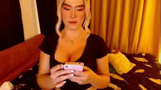 Image 6 of lilymonstercock Stream on Chaturbate on 11 days ago