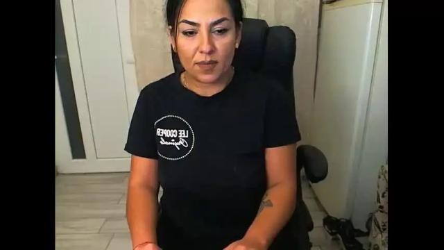 Image 11 of lilynaughty Stream on Chaturbate on 18 months ago