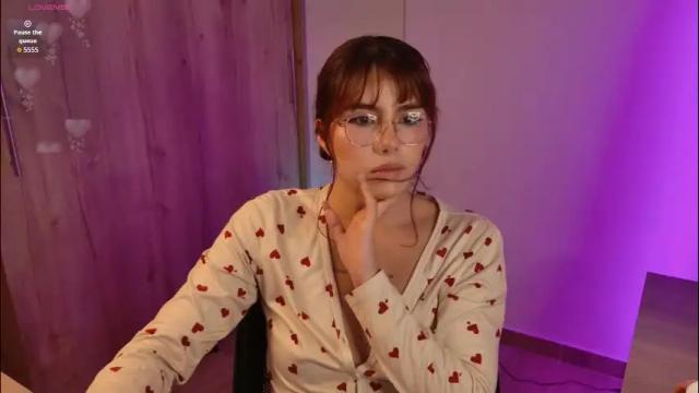 Image 2 of lilyrouse_ Stream on Chaturbate on 1 month ago
