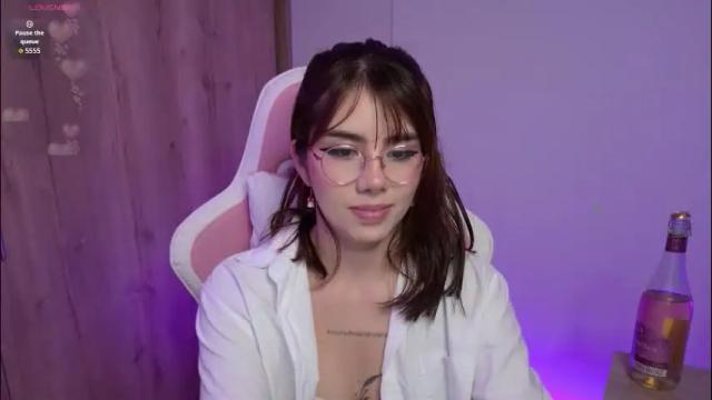 Image 10 of lilyrouse_ Stream on Chaturbate on 20 days ago