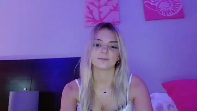 Image 2 of lilywilsonxo Stream on Chaturbate on 16 months ago