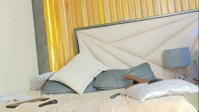 Image 3 of lilyybigass Stream on Chaturbate on 13 days ago