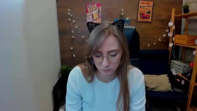 Image 3 of lim_liana Stream on Chaturbate on 16 months ago