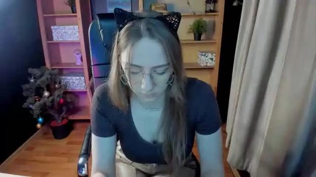 Image 2 of lim_liana Stream on Chaturbate on 16 months ago