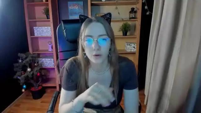 Image 3 of lim_liana Stream on Chaturbate on 16 months ago