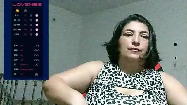 Image 2 of lina_maria99 Stream on Chaturbate on 3 months ago