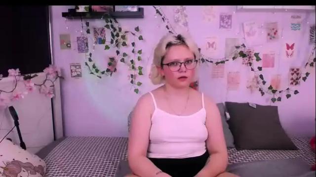 Image 12 of linafoxxy Stream on Chaturbate on 3 days ago